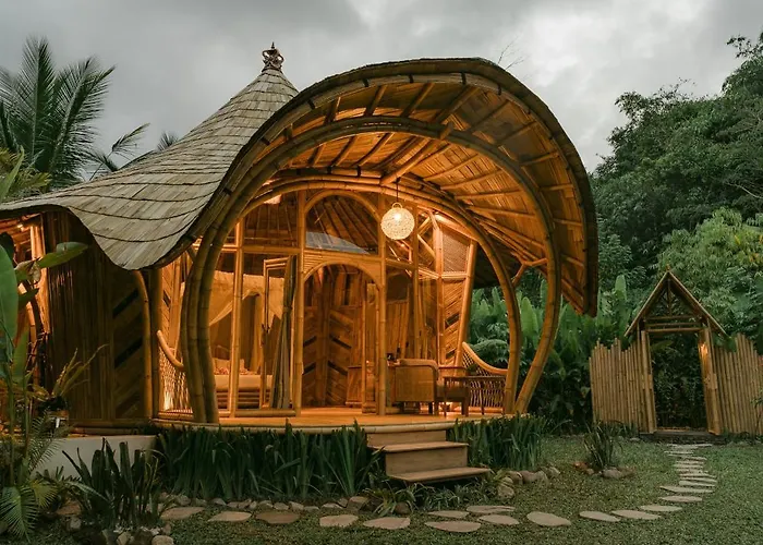 Alambali Bamboo House *