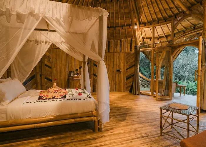فيلة Alambali Bamboo House *